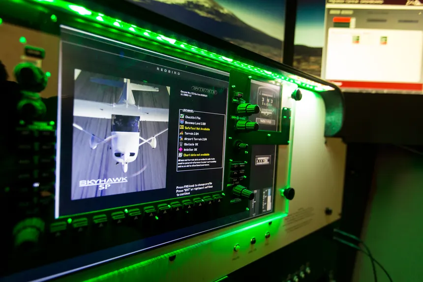 Garmin G1000 glass panel in the Apex Aviation Redbird FMX simulator